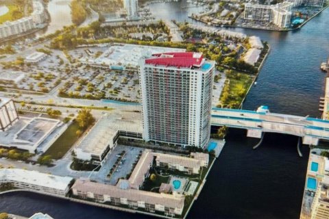 Condominio en venta en Hallandale Beach, Florida, 2 dormitorios, 95.69 m2 № 1384015 - foto 26