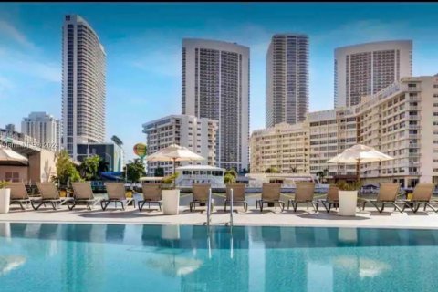 Condominio en venta en Hallandale Beach, Florida, 2 dormitorios, 95.69 m2 № 1384015 - foto 14