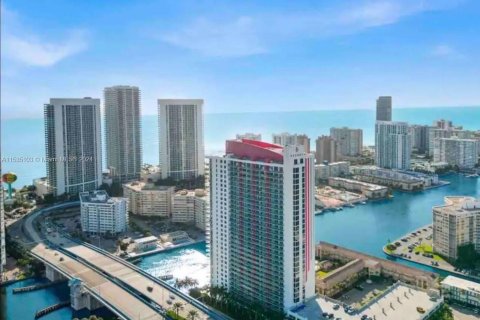 Condominio en venta en Hallandale Beach, Florida, 2 dormitorios, 95.69 m2 № 1384015 - foto 5