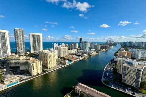 Condominio en venta en Hallandale Beach, Florida, 2 dormitorios, 95.69 m2 № 1384015 - foto 30