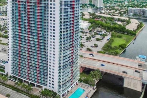 Condominio en venta en Hallandale Beach, Florida, 2 dormitorios, 95.69 m2 № 1384015 - foto 25