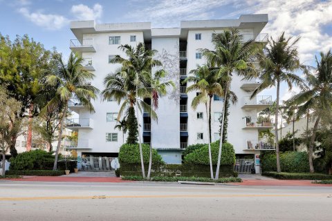 Condo in Miami Beach, Florida, 1 bedroom  № 981602 - photo 10