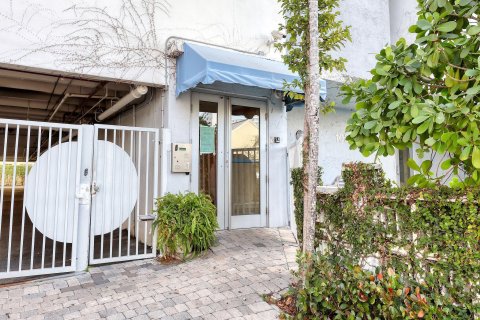 Condo in Miami Beach, Florida, 1 bedroom  № 981602 - photo 12