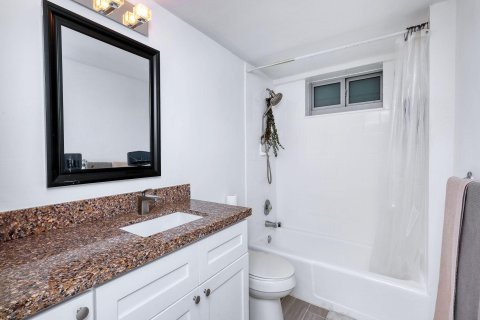 Condo in Miami Beach, Florida, 1 bedroom  № 981602 - photo 19