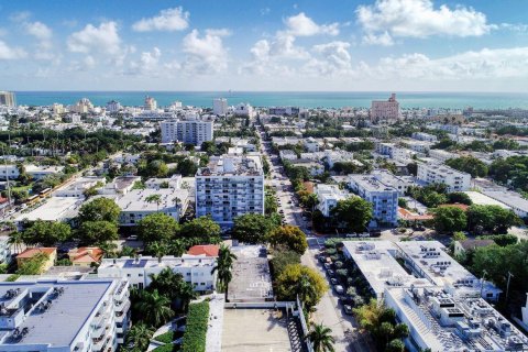 Condo in Miami Beach, Florida, 1 bedroom  № 981602 - photo 2