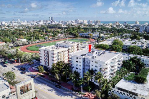 Condo in Miami Beach, Florida, 1 bedroom  № 981602 - photo 9