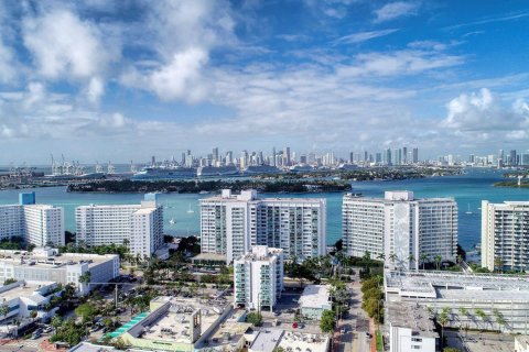 Condo in Miami Beach, Florida, 1 bedroom  № 981602 - photo 26