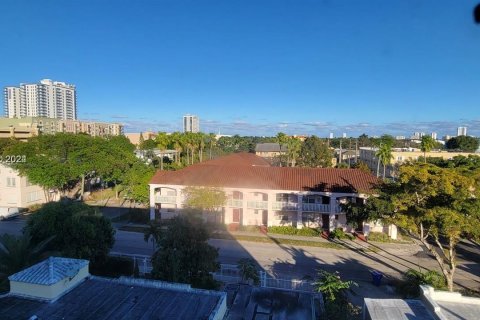 Condominio en venta en Hollywood, Florida, 1 dormitorio, 59.46 m2 № 1347990 - foto 2