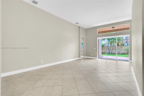 House in Miramar, Florida 3 bedrooms, 236.81 sq.m. № 1347995 - photo 6