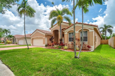 Villa ou maison à louer à Miramar, Floride: 3 chambres, 236.81 m2 № 1347995 - photo 1