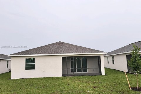 House in Lehigh Acres, Florida 4 bedrooms № 1347994 - photo 4