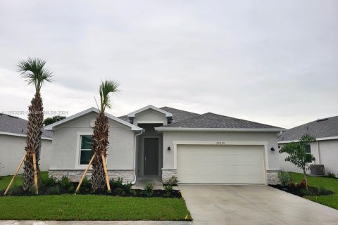 House in Lehigh Acres, Florida 4 bedrooms № 1347994 - photo 2