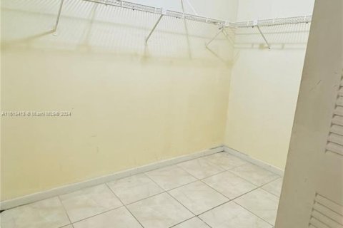 Condominio en venta en Hialeah, Florida, 2 dormitorios, 102.75 m2 № 1235662 - foto 4