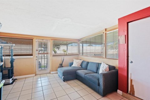 Casa en venta en Miami, Florida, 3 dormitorios, 120.22 m2 № 1330192 - foto 14