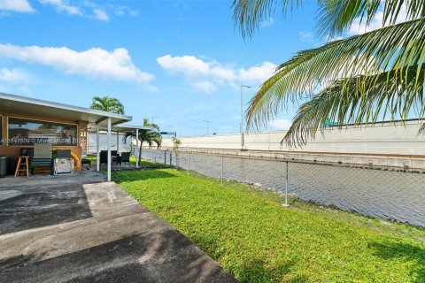 Villa ou maison à vendre à Miami, Floride: 3 chambres, 120.22 m2 № 1330192 - photo 23