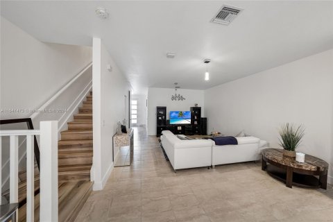 Adosado en venta en Miami Lakes, Florida, 3 dormitorios, 170.75 m2 № 1330190 - foto 25