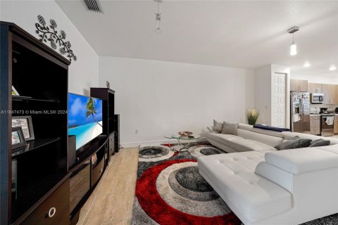 Adosado en venta en Miami Lakes, Florida, 3 dormitorios, 170.75 m2 № 1330190 - foto 14