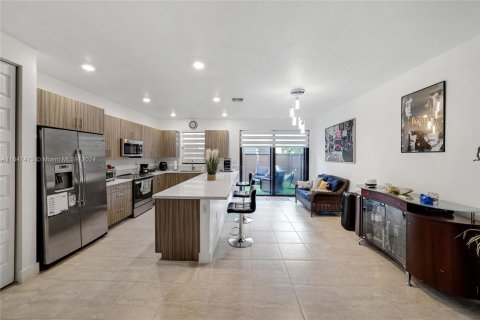 Adosado en venta en Miami Lakes, Florida, 3 dormitorios, 170.75 m2 № 1330190 - foto 7