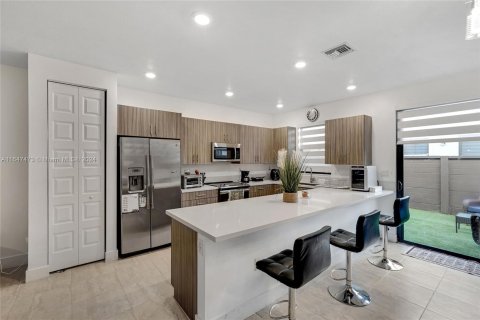 Adosado en venta en Miami Lakes, Florida, 3 dormitorios, 170.75 m2 № 1330190 - foto 9