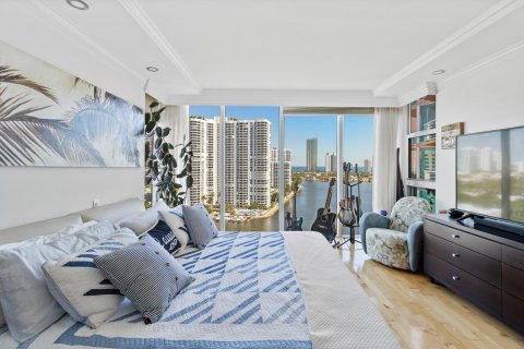 Condo in Aventura, Florida, 2 bedrooms  № 825799 - photo 20