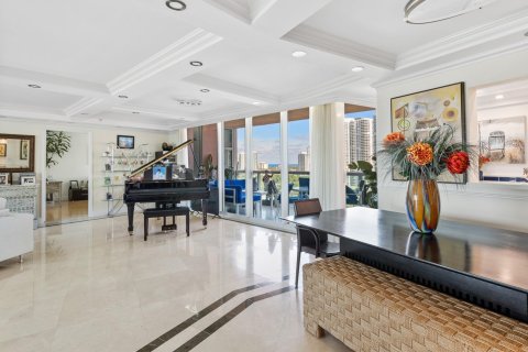 Condo in Aventura, Florida, 2 bedrooms  № 825799 - photo 28