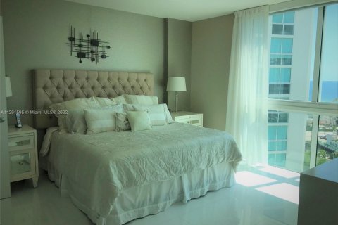 Condominio en venta en Sunny Isles Beach, Florida, 3 dormitorios, 138.61 m2 № 144335 - foto 14