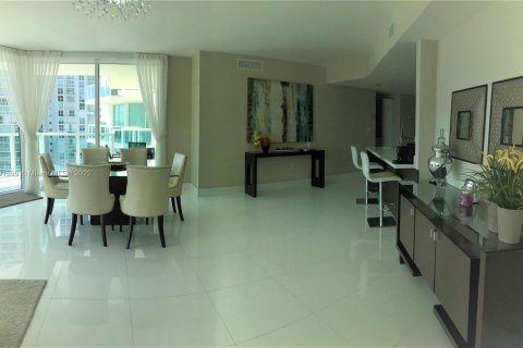 Condominio en venta en Sunny Isles Beach, Florida, 3 dormitorios, 138.61 m2 № 144335 - foto 3