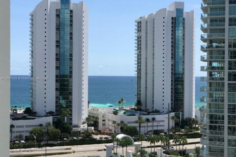 Copropriété à vendre à Sunny Isles Beach, Floride: 3 chambres, 138.61 m2 № 144335 - photo 1