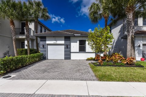House in Dania Beach, Florida 3 bedrooms, 140.1 sq.m. № 890266 - photo 21