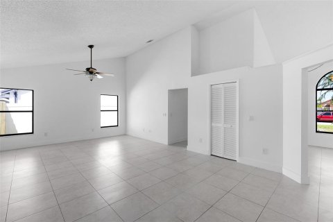 Casa en venta en Orlando, Florida, 4 dormitorios, 172.61 m2 № 1131807 - foto 12
