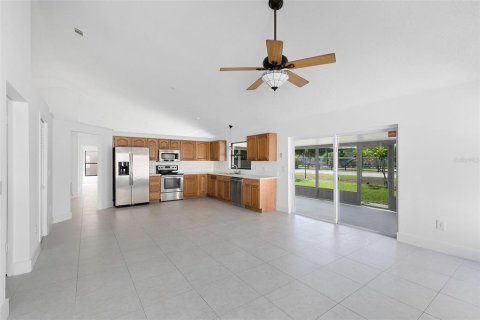 Casa en venta en Orlando, Florida, 4 dormitorios, 172.61 m2 № 1131807 - foto 9