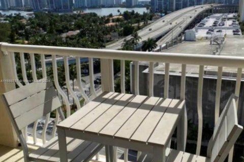 Studio in the Condo in Sunny Isles Beach, Florida  № 1345436 - photo 8