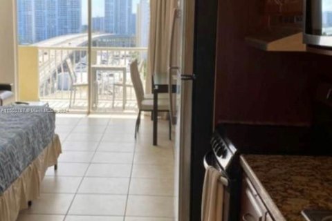 Studio in the Condo in Sunny Isles Beach, Florida  № 1345436 - photo 6