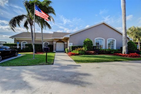 House in Boca Raton, Florida 3 bedrooms, 118.54 sq.m. № 1345394 - photo 28