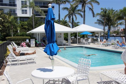 Condo in Fort Lauderdale, Florida, 2 bedrooms  № 1345435 - photo 9