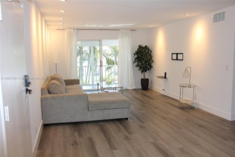 Condo in Fort Lauderdale, Florida, 2 bedrooms  № 1345435 - photo 12