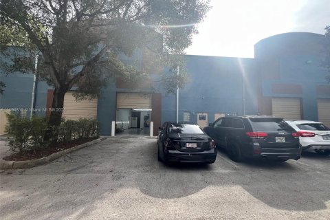 Immobilier commercial à vendre à Miami Gardens, Floride № 875966 - photo 7