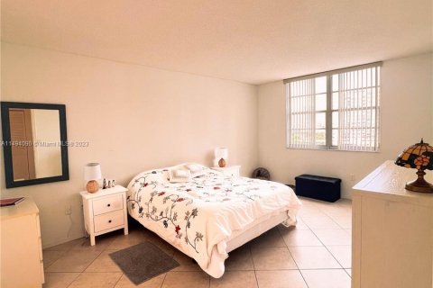 Condominio en venta en Sunny Isles Beach, Florida, 2 dormitorios, 113.34 m2 № 876059 - foto 17