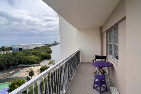 Condominio en venta en Sunny Isles Beach, Florida, 2 dormitorios, 113.34 m2 № 876059 - foto 2