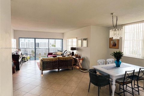 Condominio en venta en Sunny Isles Beach, Florida, 2 dormitorios, 113.34 m2 № 876059 - foto 23