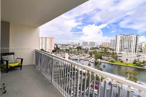 Condominio en venta en Sunny Isles Beach, Florida, 2 dormitorios, 113.34 m2 № 876059 - foto 5