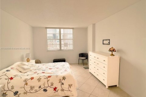 Condominio en venta en Sunny Isles Beach, Florida, 2 dormitorios, 113.34 m2 № 876059 - foto 18