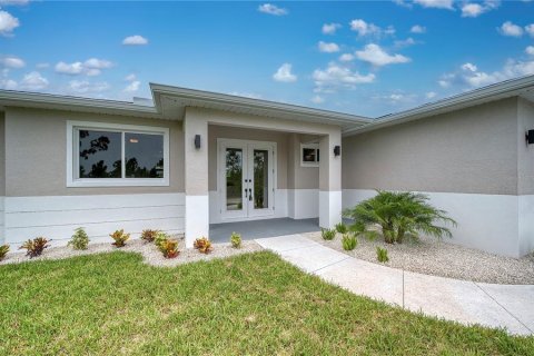 House in Port Charlotte, Florida 3 bedrooms, 176.14 sq.m. № 1278473 - photo 2