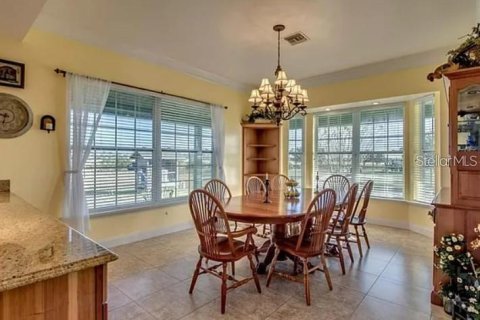 Villa ou maison à vendre à Punta Gorda, Floride: 3 chambres, 308.25 m2 № 216592 - photo 20