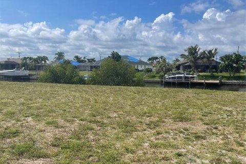 Terreno en venta en Cape Coral, Florida № 521055 - foto 2