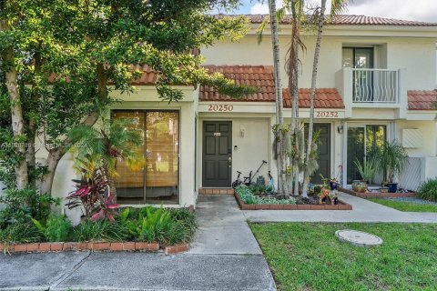 Condo in Aventura, Florida, 2 bedrooms  № 1291465 - photo 1