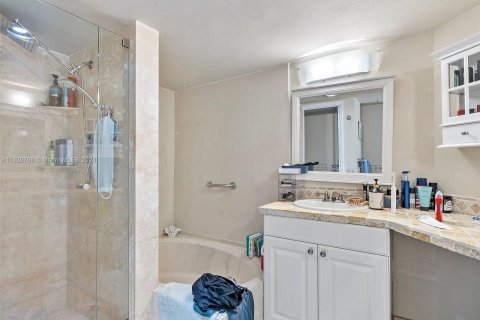 Condo in Aventura, Florida, 2 bedrooms  № 1291465 - photo 14