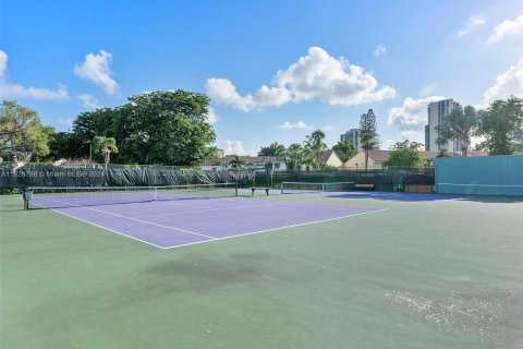 Condo in Aventura, Florida, 2 bedrooms  № 1291465 - photo 25