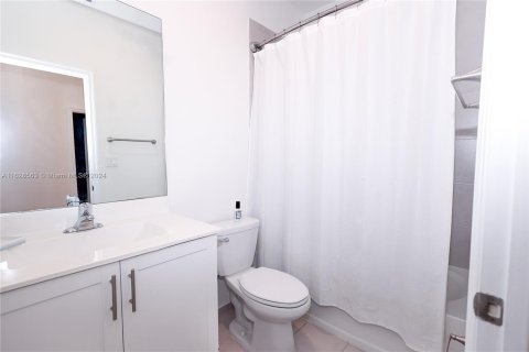 Adosado en venta en Pembroke Pines, Florida, 3 dormitorios, 155.24 m2 № 1291464 - foto 24