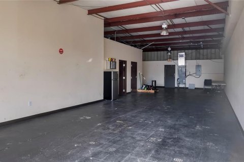 Propiedad comercial en alquiler en Apopka, Florida, 137.96 m2 № 1352575 - foto 9